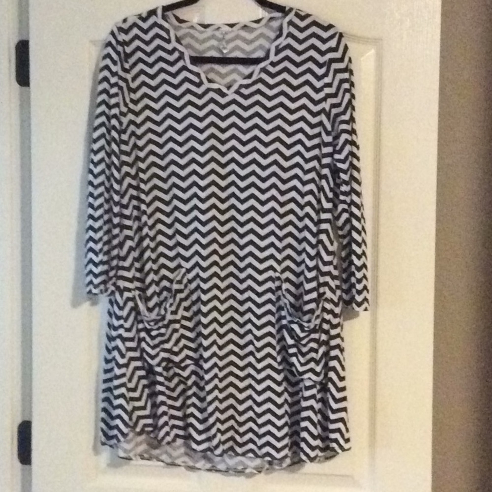 Lulu B black and white tunic
